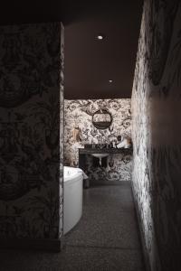 Hotels Domaine Saint Clair - Le Donjon : photos des chambres
