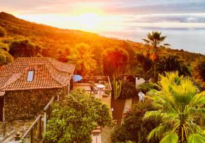 Finca Tenerife - Authentisches kanarisches Haus mit Traumblick, tropischem Garten und Sauna