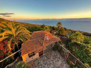 Finca Tenerife - Authentisches kanarisches Haus mit Traumblick, tropischem Garten und Sauna