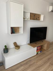 A&A Stellaris Apartment, Free parking