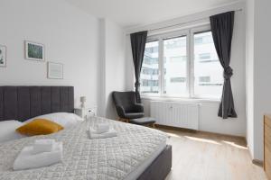 Apartment with 2 bedrooms with kitchen near metro