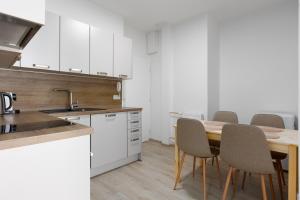 Apartment with 2 bedrooms with kitchen near metro