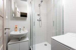 Apartment - 2 bedrooms, kitchen, close to metro