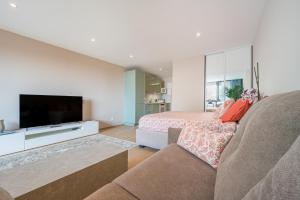 Modern Seaside Escape with Parking Eze bord de Mer