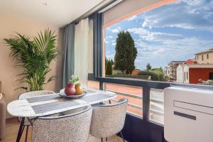 Modern Seaside Escape with Parking Eze bord de Mer