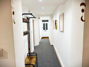 Modern 3 beds Apartment with private garden, Battersea, Central LDN