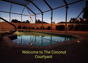 The Coconut Courtyard-Private saltwater Pool modrn