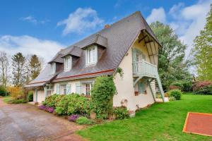 Charming countryside home near Rouen with pool
