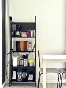 QUIET HAVEN - Fast WiFi, Functional Living, Remote Work, Doorstep Parking