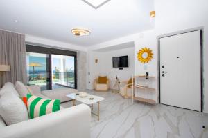 Olive Grove Panorama Suites-Luxury Sea View Villas in Halkidiki