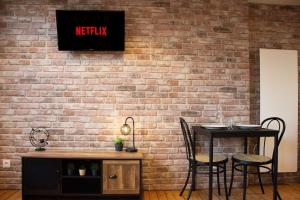 Skyline,Downtown Station, Terrace, Netflix