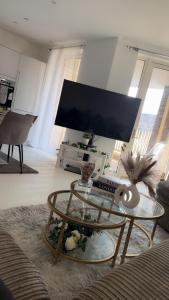 East London Riverside LUX APT