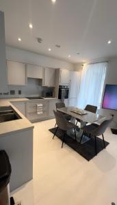 East London Riverside LUX APT