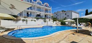 Beach front with Swimming Pool, Illyria Resort Apt 102