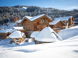 Luxueux chalet 7 chambres avec jacuzzi et sauna, proche télésiège - FR-1-181-2793