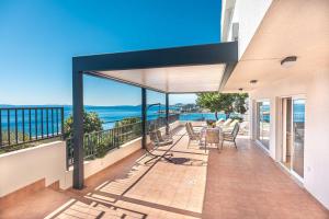 C apt w terrace & sea view 4 min walk to beach