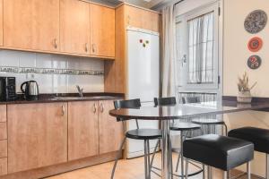 Home2Book Bright Retreat with Pool, Sardina Beach