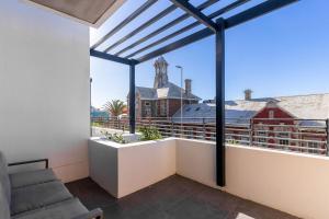 1-Bedroom Ocean-View Apartment Wavescapes, Muizenberg Beach