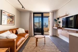 1-Bedroom Ocean-View Apartment Wavescapes, Muizenberg Beach