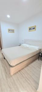 Cozy apartment with private parking near center and beach