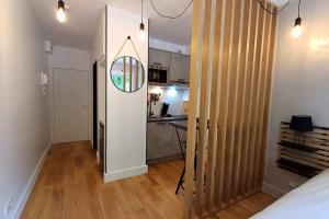 The Brut Case - Avenue de Champagne