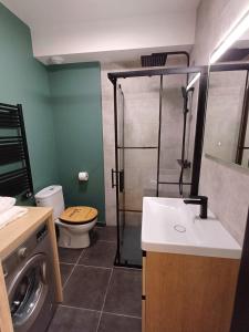 The Brut Case - Avenue de Champagne