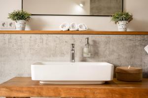 Forest Retreat- Serene 160m2 with Forest Views