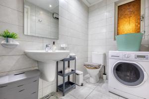 Traditional 2 bedroom house with yard SSCH1-1