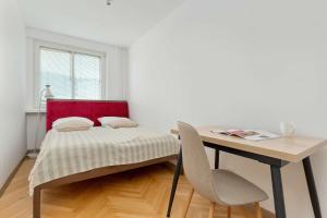 Modern Apartment with Smart TV & WiFi only 500 m from the Sea by Noclegi Renters