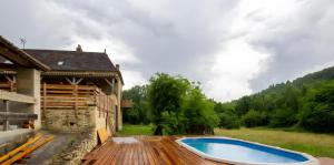 Maisons de vacances Charmante maison piscine privee : photos des chambres