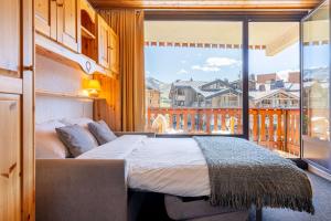 Cosy Apartment In Heart of Val Thorens, Ski In-Out with WiFi