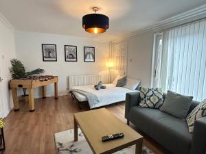 7 guests house Old Trafford,Media City,City centre, Free parking