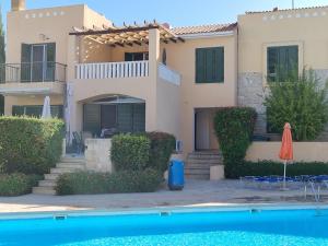 Cyprus-2 bedrooms both ensuite pool patios wifi
