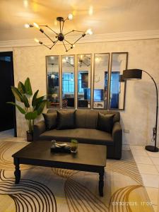 Luxhomme GuestHouse with Balcony