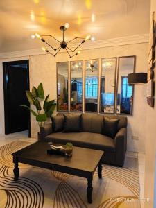 Luxhomme GuestHouse with Balcony