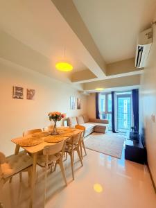 Spacious 2 Bedroom with StunningView in Uptown BGC