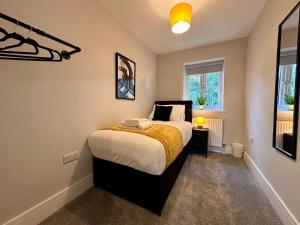 Stunning 4 Bedroom, Sleeps 9, Centre Of Telford