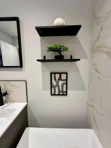 Stunning 4 Bedroom, Sleeps 9, Centre Of Telford