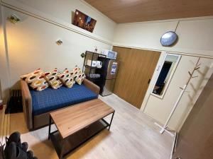 NEW OPEN Available for 10 people 1 line to airport