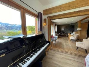 Chalet 10 personnes au centre village avec wifi et parking - FR-1-733-34