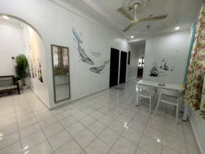 Queen Bed Budget Room