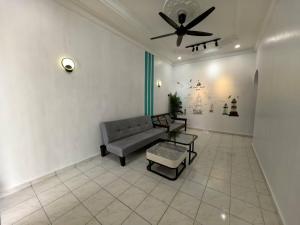 Queen Bed Budget Room