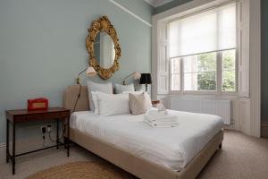 Veeve - Whispered Secrets