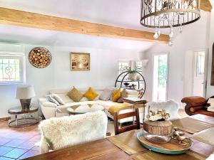 Family Villa Augflor with Pool and Garden