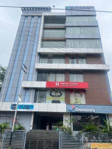 The Four Seasons Hotel & Restaurant