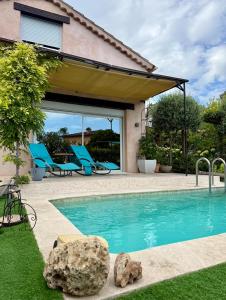 Family Villa Augflor with Pool and Garden
