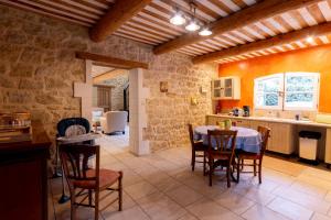 Villas Mas des Olivades - Ferme Provencale - Piscine : photos des chambres
