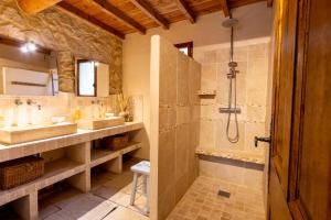 Villas Mas des Olivades - Ferme Provencale - Piscine : photos des chambres