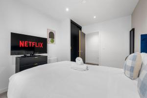 Modern Central Apartment by City SuperHost