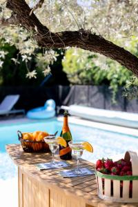 Villas Mas des Olivades - Ferme Provencale - Piscine : photos des chambres